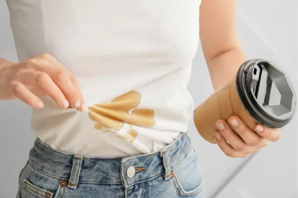 Como tirar tinta de caneta da roupa