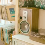 A Arte de Decorar com Sons: Como a Música Certa Transforma Espaços
